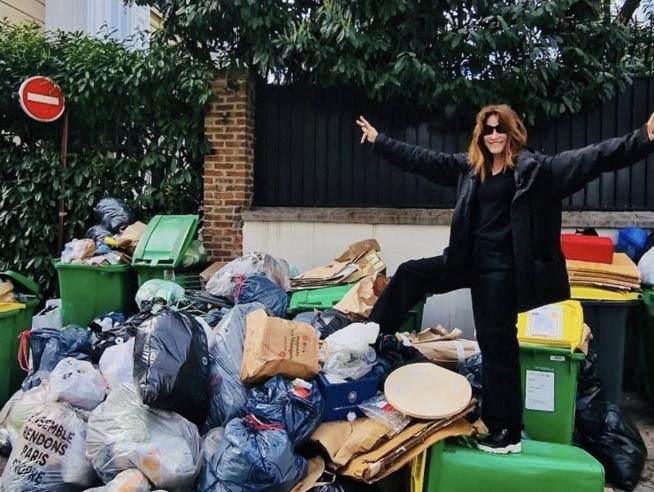 Η Κάρλα Μπρούνι, ο ερχομός τής άνοιξης και τα σκουπίδια