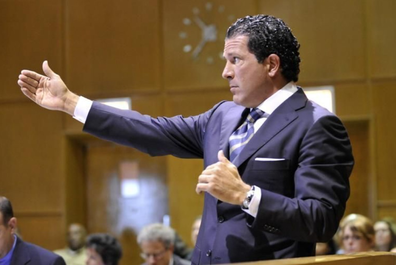 Αυτός είναι ο συνήγορος του Τραμπ για τις σεξουαλικές υποθέσεις του