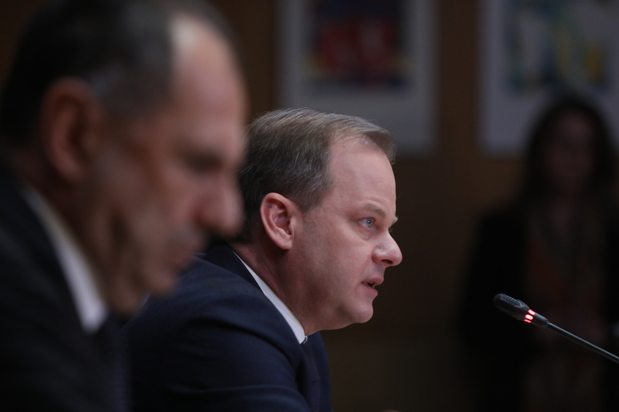 Καραμανλής: «Τίποτα δεν έχει σημασία μπροστά στις ζωές που χάθηκαν» – Η «συγγνώμη» Γεραπετρίτη στους συγγενείς