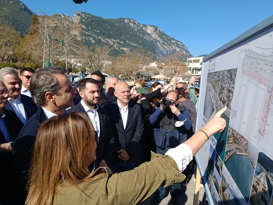 Συνάντηση Μητσοτάκη με Σταύρο Μήτση στα Καμένα Βούρλα