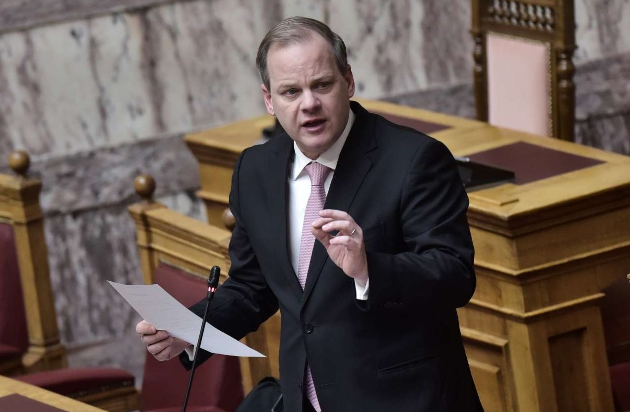 Στην Επιτροπή Θεσμών και Διαφάνειας τη Δευτέρα για τα Τέμπη ο Κώστας Καραμανλής