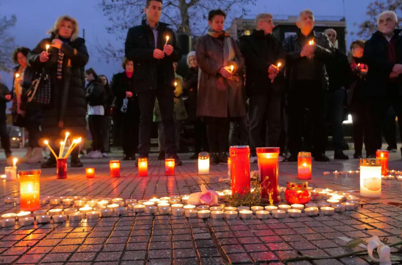 Σύγκρουση τρένων στα Τέμπη: Γιατί παραμένει άγνωστος ο αριθμός των επιβατών