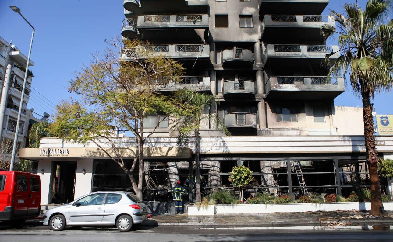 Νέα Σμύρνη: Ενας τραυματίας από φωτιά σε εστιατόριο – απεγκλωβίστηκαν πέντε άτομα