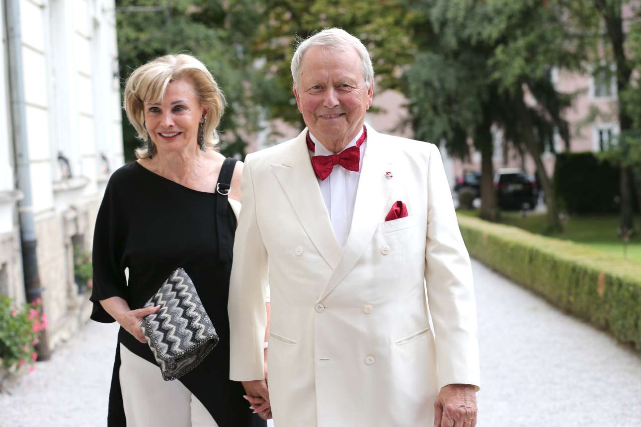 Ανήθικος; Ο Mr. Porsche χωρίζει τη σύζυγό του, επειδή εκείνη έχει άνοια