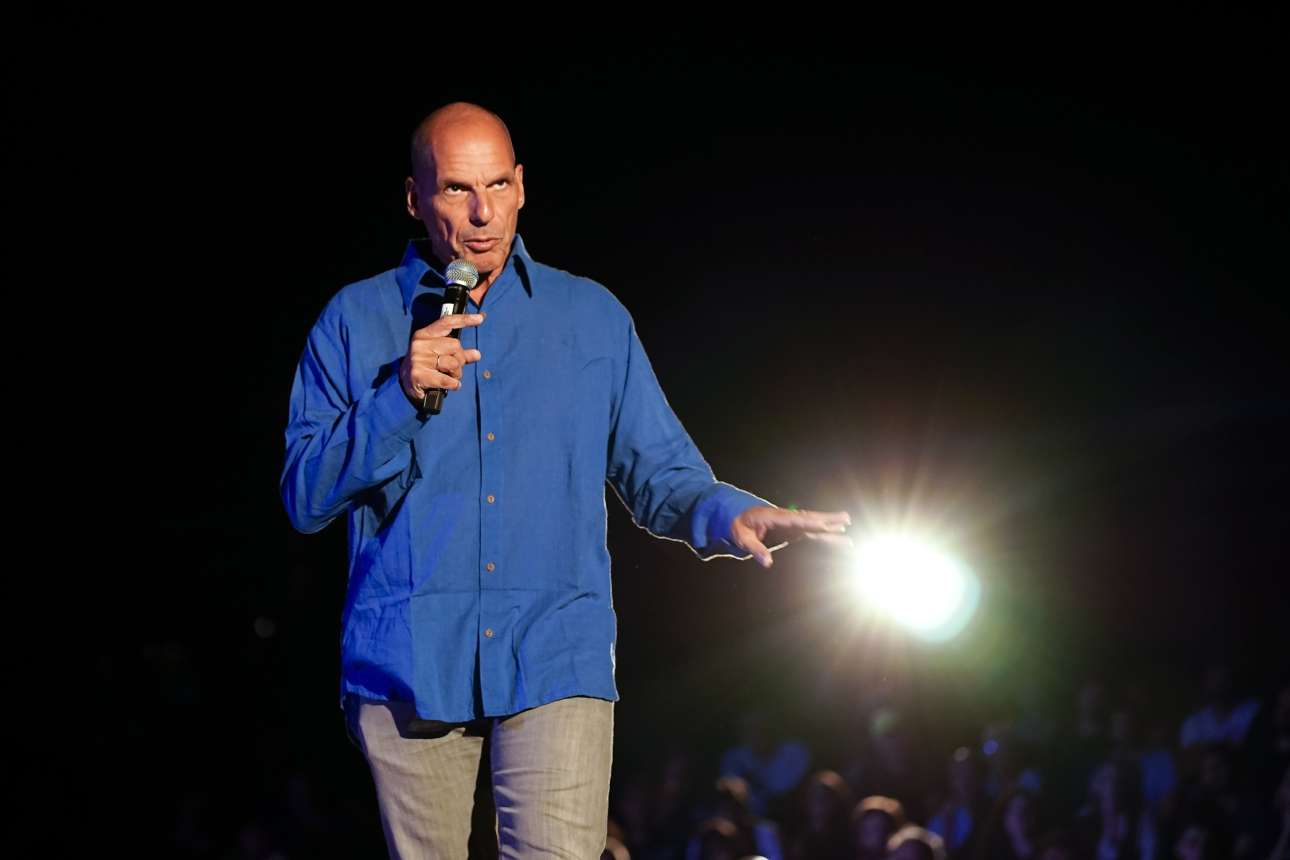 Βαρουφάκης: Μου επιτέθηκαν μπράβοι της νύχτας