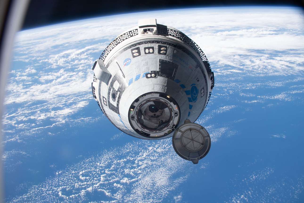 Το πλήρωμα του διαστημόπλοιου Starliner της Boeing προσεγγίζει τον διαστημικό σταθμό στη δοκιμαστική αποστολή της εταιρείας, Orbital 