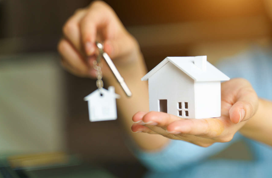 «Κάλυψη»: Ξεκινά το πρόγραμμα για τη στέγαση ευάλωτων νέων – Ποιοι οι δικαιούχοι