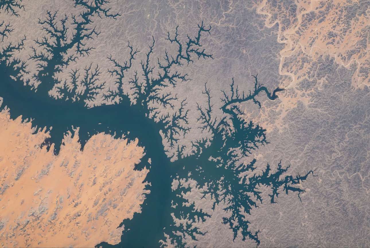 Φωτογραφία των διακλαδιζομένων καναλιών και κοιλάδων της λίμνης Νασέρ, στη νότια Αίγυπτο