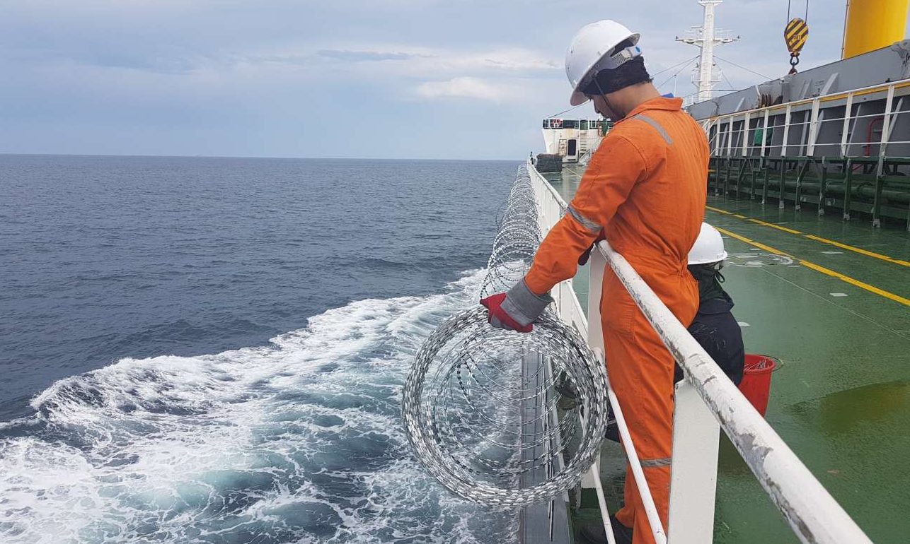 Πλήρωμα πλοίου κρύβεται από πειρατές σε «δωμάτιο ασφαλείας»