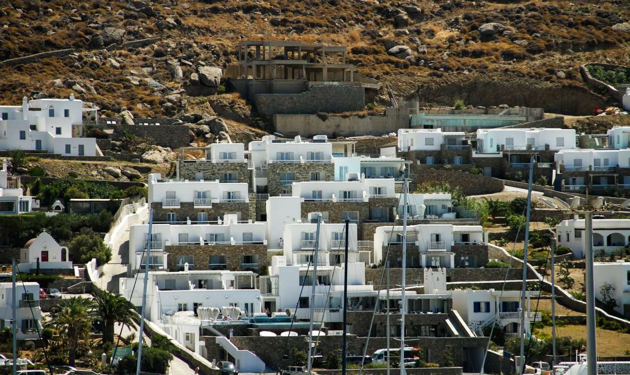 Σύλληψη επτά ατόμων για πολεοδομικές παραβάσεις στη Μύκονο