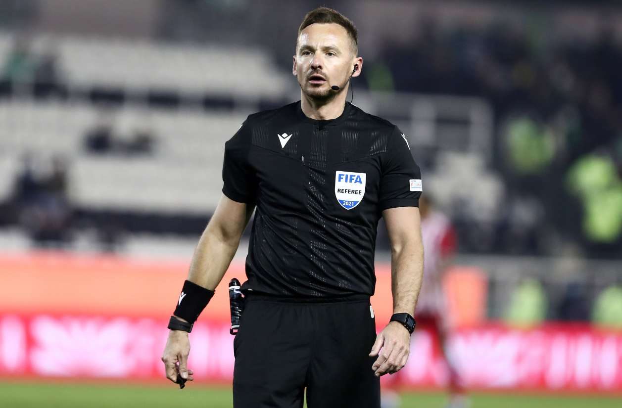 «Μεθυσμένοι» έφτασαν στην Αθήνα οι πολωνοί διαιτητές του αγώνα ΑΕΚ-Αρη