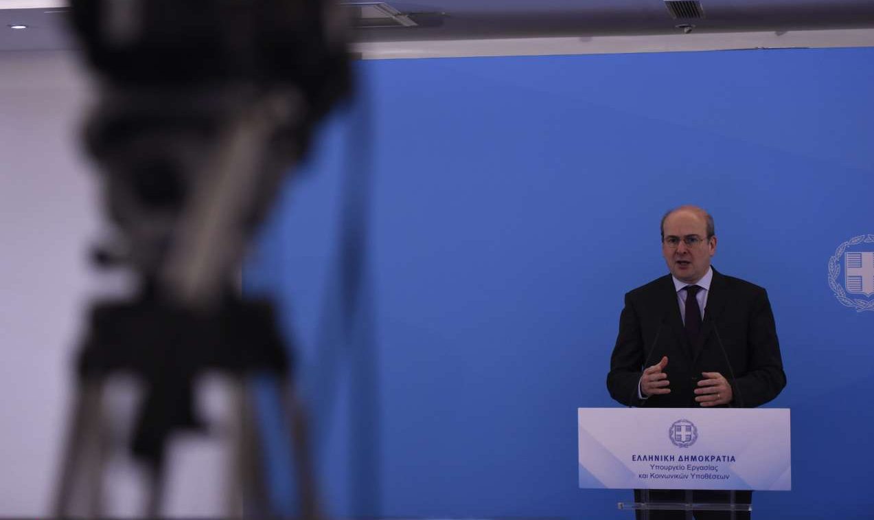 Κωστής Χατζηδάκης: Yποχρεωτική η Συλλογική Σύμβαση Εργασίας στα ξενοδοχεία