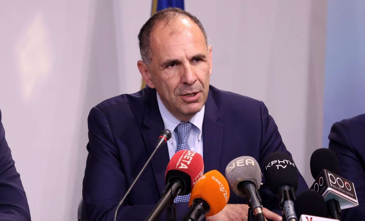 Γεραπετρίτης: Ποιος ψηφίζει διατάξεις αποκλεισμού φασιστικών κομμάτων και ποιος απέχει