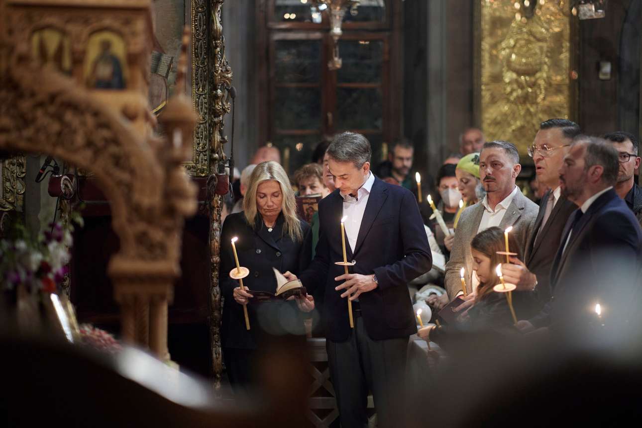 Στον Ναό της Ευαγγελιστρίας στην Τήνο για τον Επιτάφιο ο Κυριάκος Μητσοτάκης
