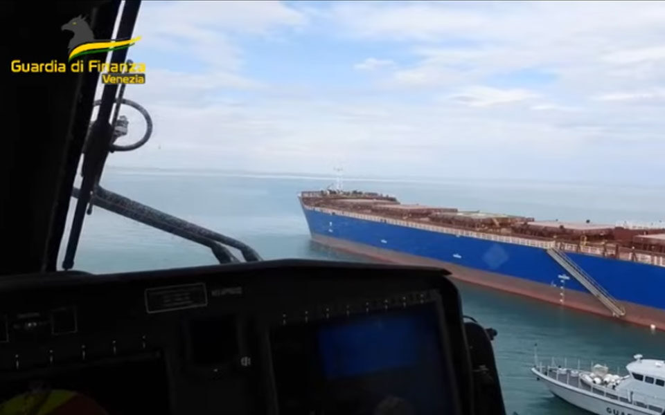 Κατασχέθηκαν 850 κιλά κοκαΐνης σε πλοίο ελληνικών συμφερόντων