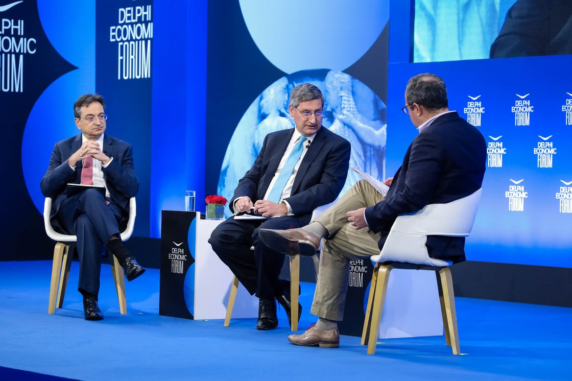 Καραβίας (Eurobank) – Μυλωνάς (ΕΤΕ): Γιατί είναι απίθανη μια τραπεζική κρίση στην Ελλάδα