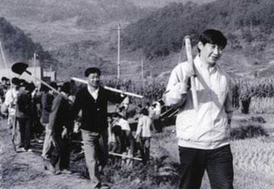 «Φάτε πίκρα» λέει ο Σι στους νέους που δεν έχουν δουλειά