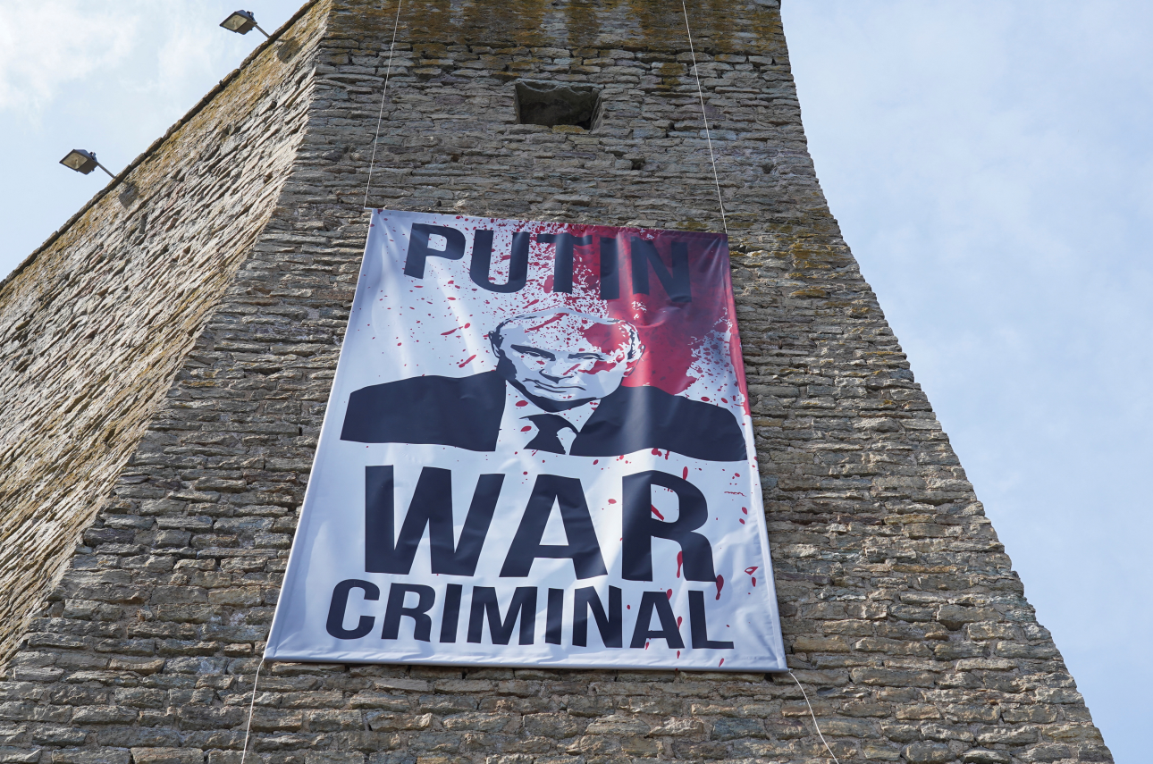 Τέσσερις βετεράνοι πράκτορες καταδικάζουν τη βία του Πούτιν