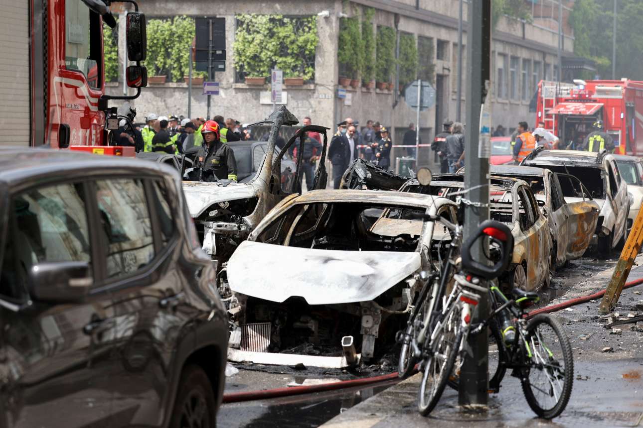 Μιλάνο: Εκρηξη από φιάλες οξυγόνου έκαψε αυτοκίνητα και διαμέρισμα