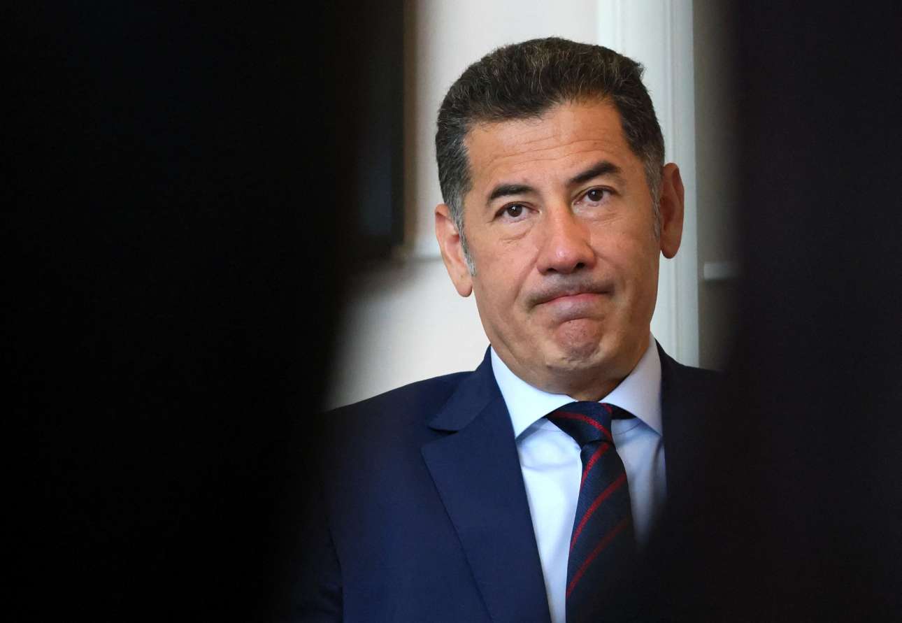 Σινάν Ογάν: Ποιος είναι ο απρόσμενος ρυθμιστής των εκλογών στην Τουρκία