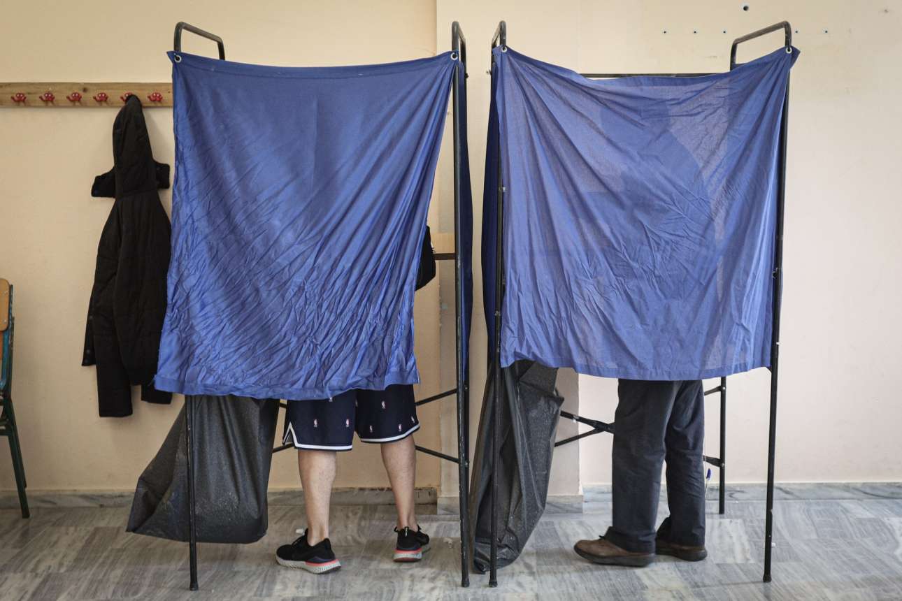 Οι μισοί αναποφάσιστοι στη ΝΔ, «πόρτα» στον ΣΥΡΙΖΑ από νέους, ελεύθερους επαγγελματίες