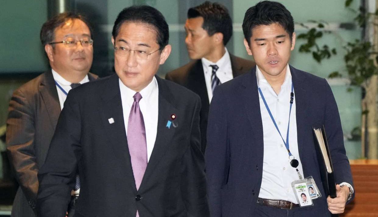 Partygate και στο Τόκιο: Ο Κισίντα έδιωξε τον γιο του από τη θέση του γραμματέα του