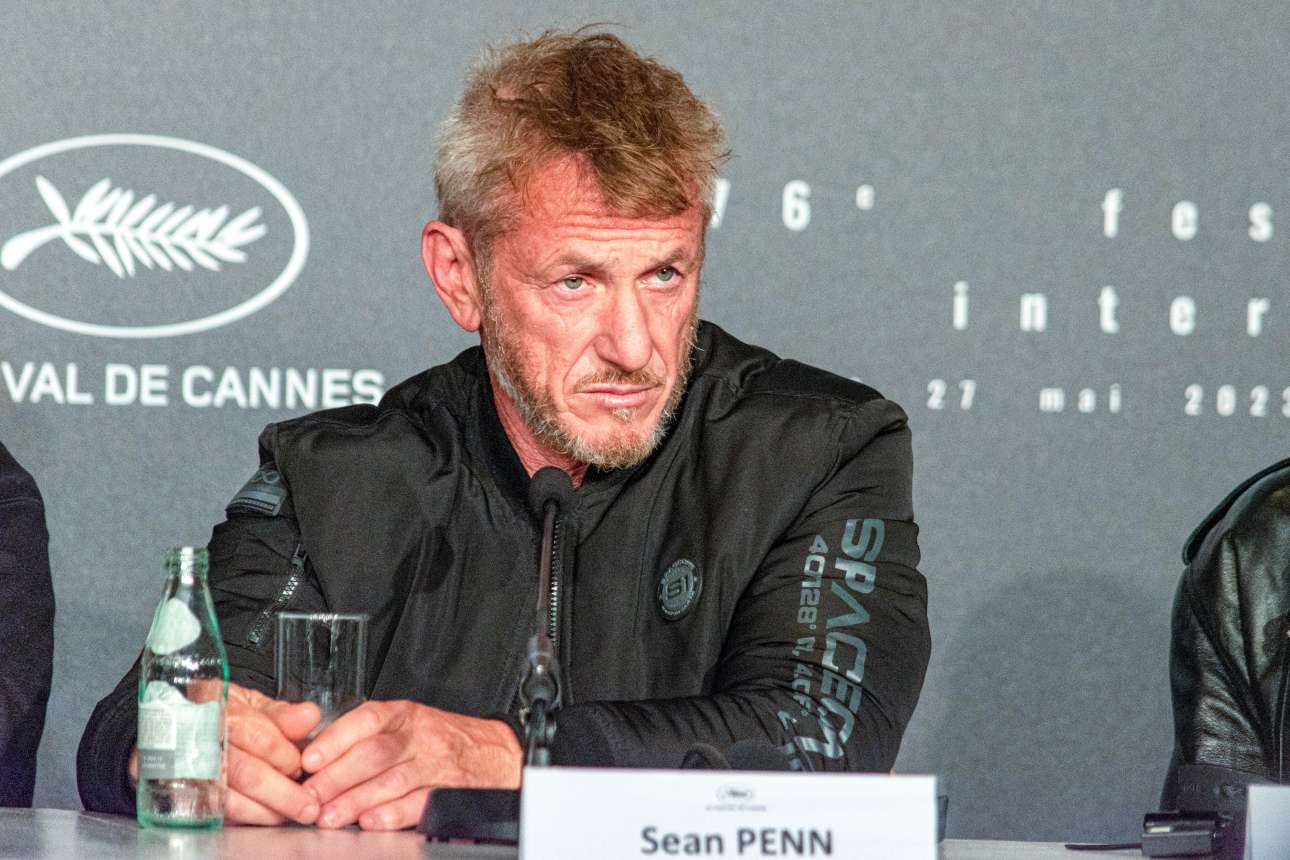 Σαν «υγειονομικός ασθενοφόρου» πήγε ο Σον Πεν στις Κάννες