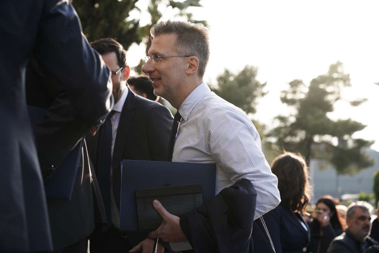 Σκέρτσος για Τσίπρα: Ας κατέβει από τον θώκο του να ακούσει τι του είπαν οι πολίτες