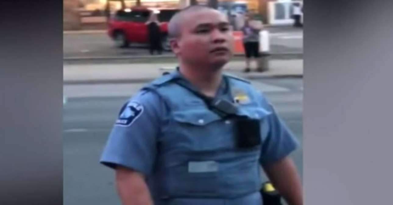 Υπόθεση Φλόιντ: Eνοχος για συνέργεια σε ανθρωποκτονία ένας από τους αστυνομικούς