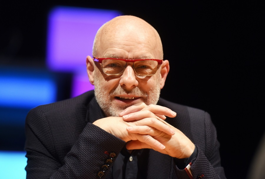 Μπράιαν Ινο: «Βαρετή η Τεχνητή Νοημοσύνη, στη μουσική νικάει το συναίσθημα»