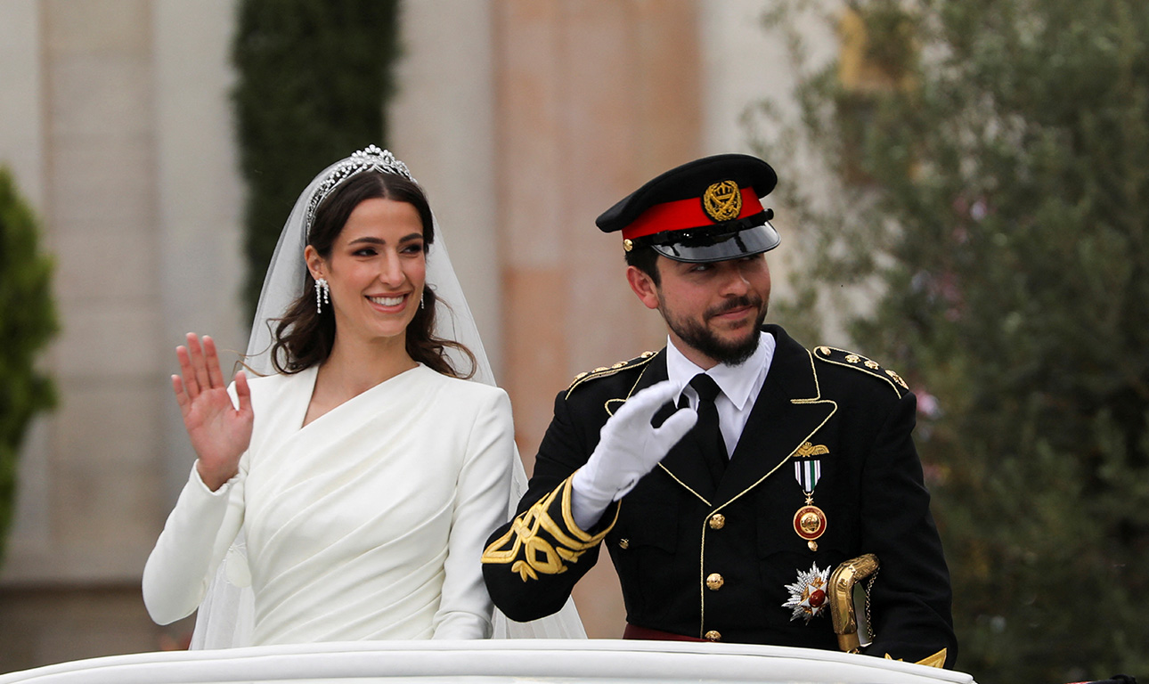 Ενας παραμυθένιος γάμος με κουμπάρο την πολιτική