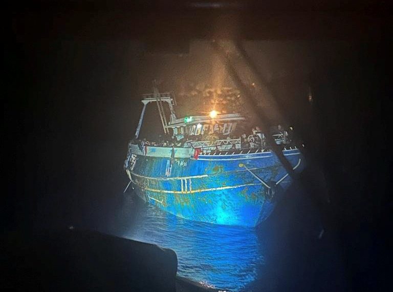 Νέα φωτογραφία του μοιραίου σκάφους που ναυάγησε στην Πύλο