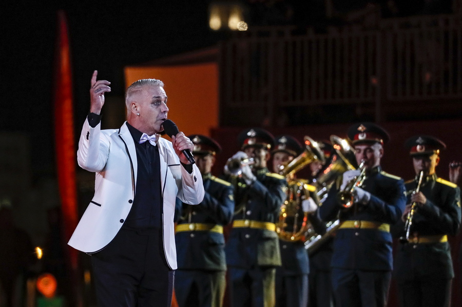 Γερμανία: Για σεξουαλικές επιθέσεις κατηγορούν τον τραγουδιστή των Rammstein – εισαγγελική έρευνα