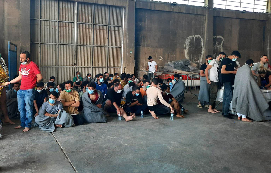 Ναυάγιο στην Πύλο: «Γυναίκες και παιδιά ήταν στα αμπάρια» λένε οι διασωθέντες