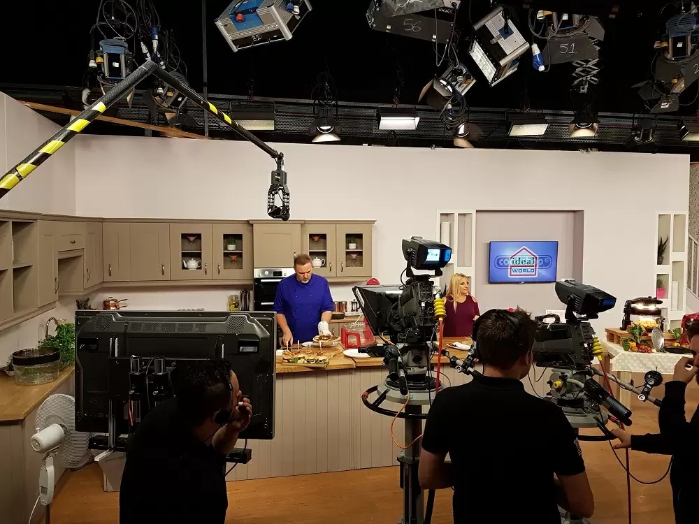 Νέο «λαβράκι» από την ΑΑΔΕ: Τηλεπαρουσιαστής «ξέχασε» να δηλώσει 12.000 αποδείξεις