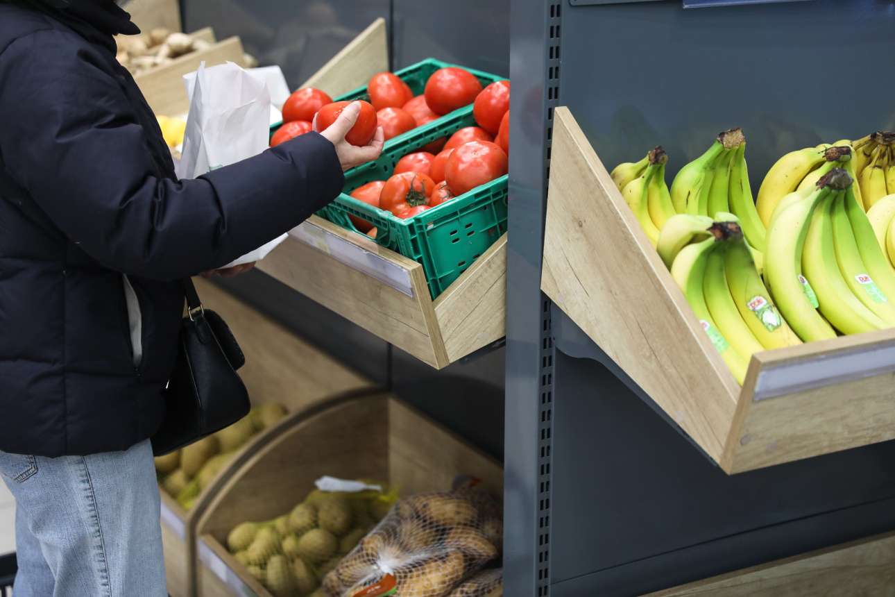 «Καλάθι του νοικοκυριού», market pass, τιμολόγια ρεύματος: Ολα τα όπλα στη «μάχη» με την ακρίβεια