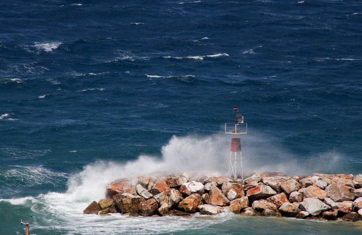 Οι βοριάδες έριξαν τη ζέστη – Νέο Σαββατοκύριακο καύσωνα εν όψει