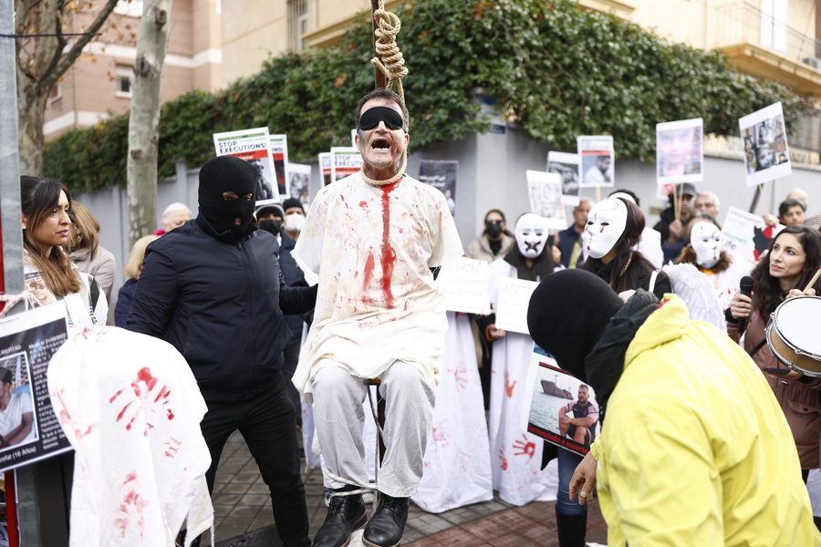 Ιράν: Οι μουλάδες έχουν κρεμάσει 354 ανθρώπους σε έξι μήνες