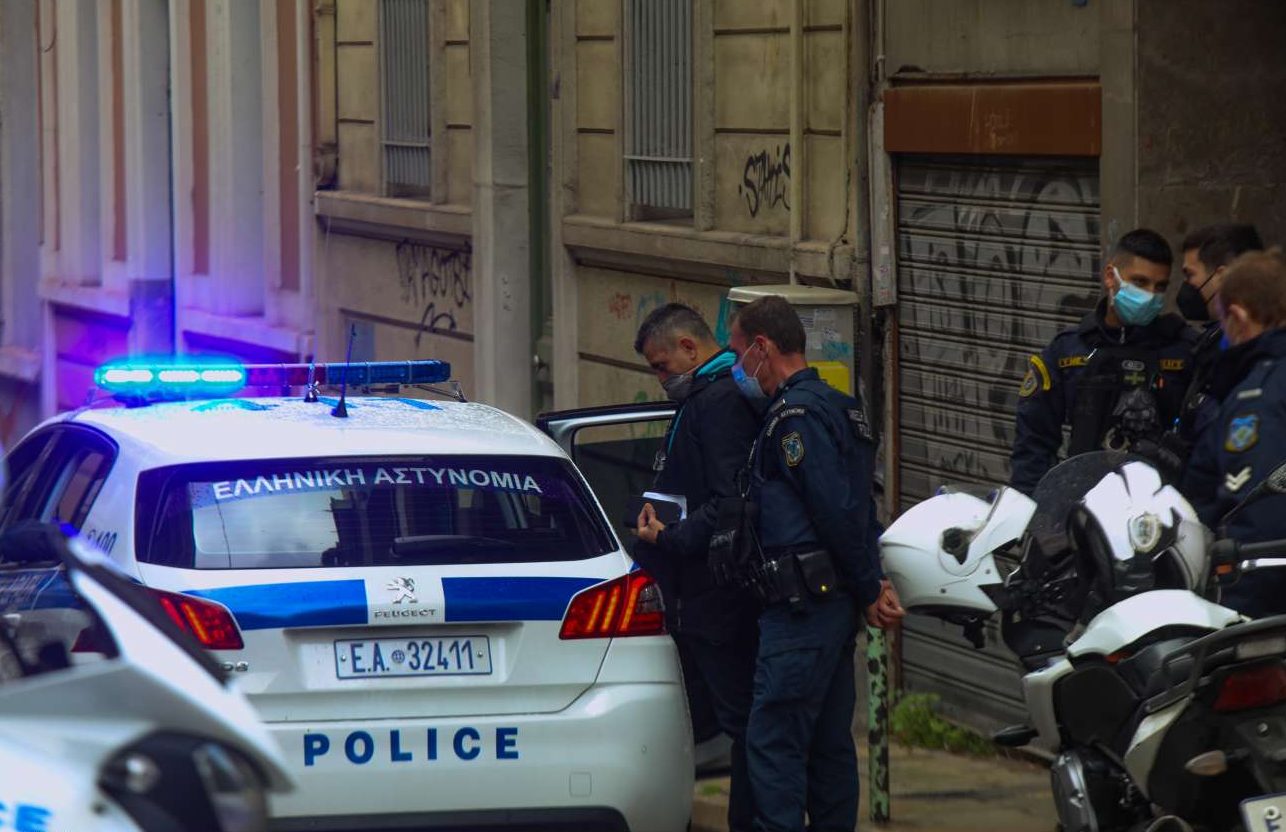 Τέσσερις ανήλικοι συνελήφθησαν για ομοφοβική επίθεση κατά 26χρονου στην Αθήνα