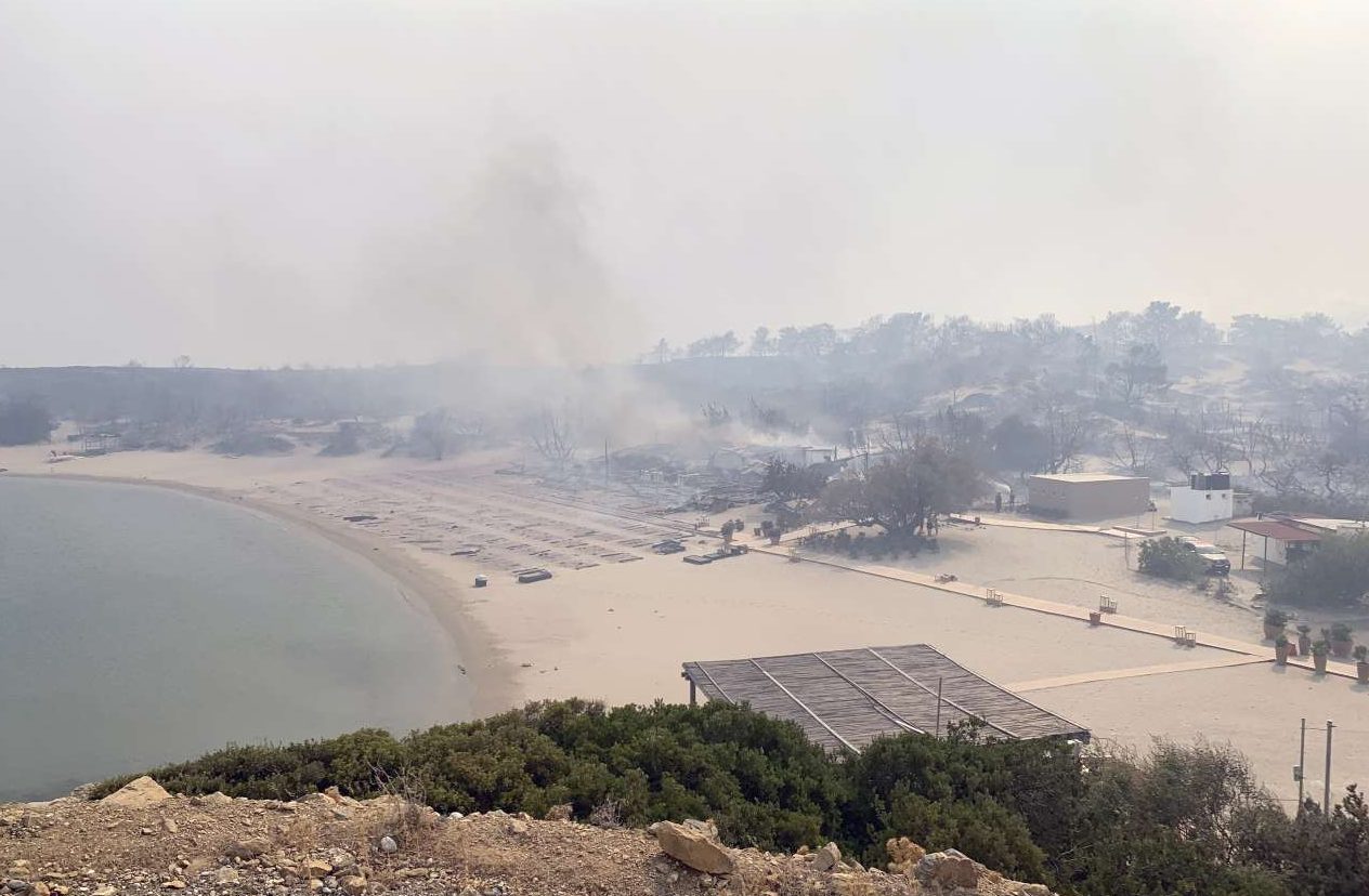 «Εργο εμπρηστών» οι φωτιές σε Ρόδο και Κέρκυρα;