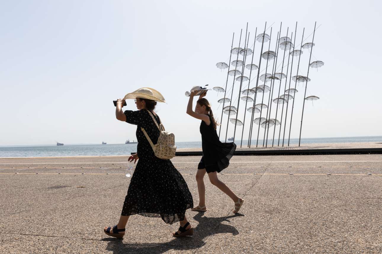 Καύσωνας: 8 εκατομμύρια θα βιώσουν θερμοκρασίες άνω των 39 °C – Νέο κύμα από Τετάρτη με 45άρια