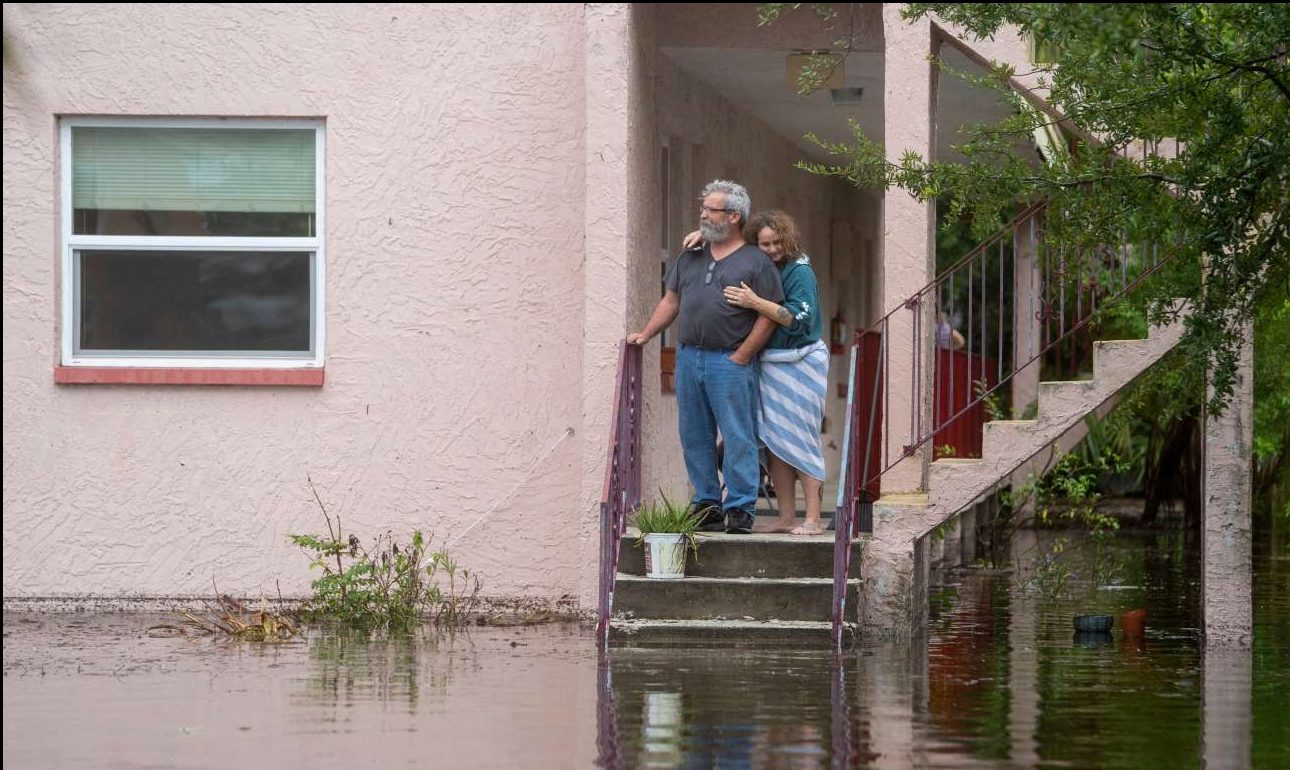 Τυφώνας «Ιντάλια»: Δύο νεκροί σε δυστυχήματα εξαιτίας ακραίων φαινομένων