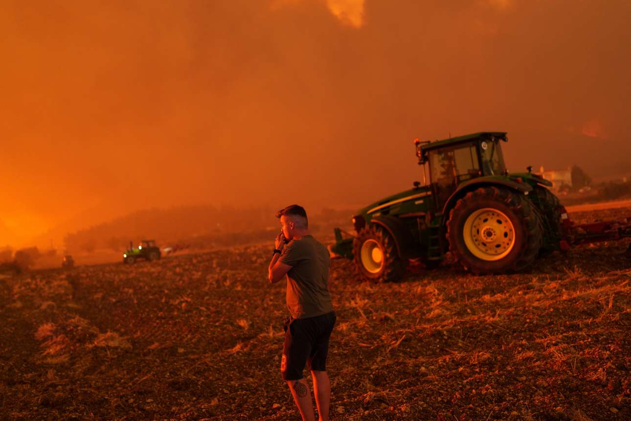 Οταν καίγεται ο τόπος σου