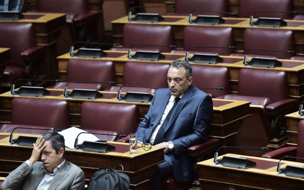 Υπό διάλυση η ΚΟ των «Σπαρτιατών»: Αφησαν μόνο του στη Βουλή τον Στίγκα που τώρα καταγγέλλει τον Κασιδιάρη!