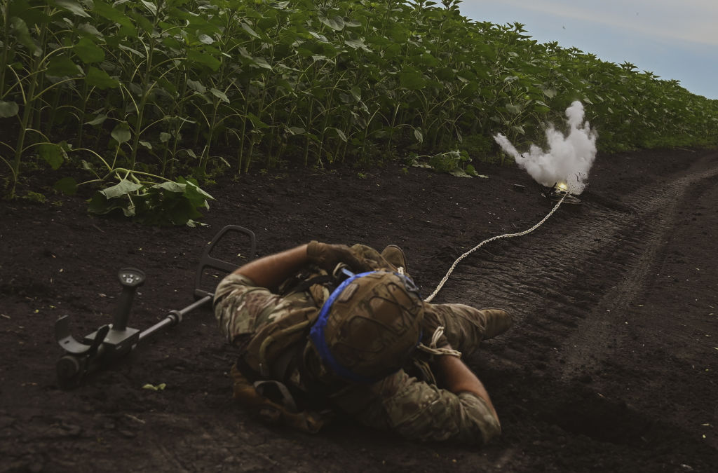 Εκατομμύρια ρωσικές νάρκες εμποδίζουν την προέλαση των Ουκρανών