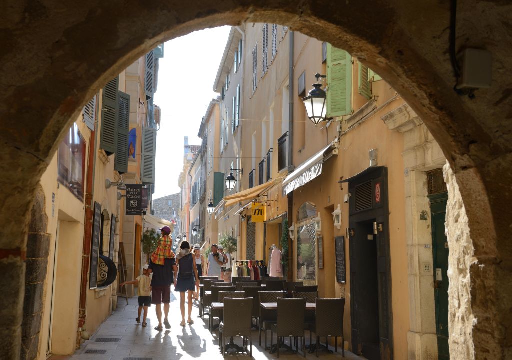 Εστιάτορες στο Σεντ Τροπέ: Δείξε μου το πορτοφόλι σου για να σου κλείσω τραπέζι