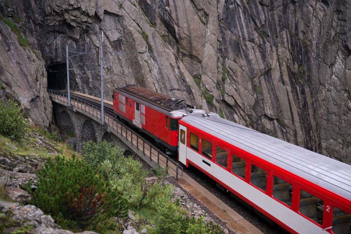 Εκλεισε η μεγαλύτερη σιδηροδρομική σήραγγα στον κόσμο, ελέω εκτροχιασμού