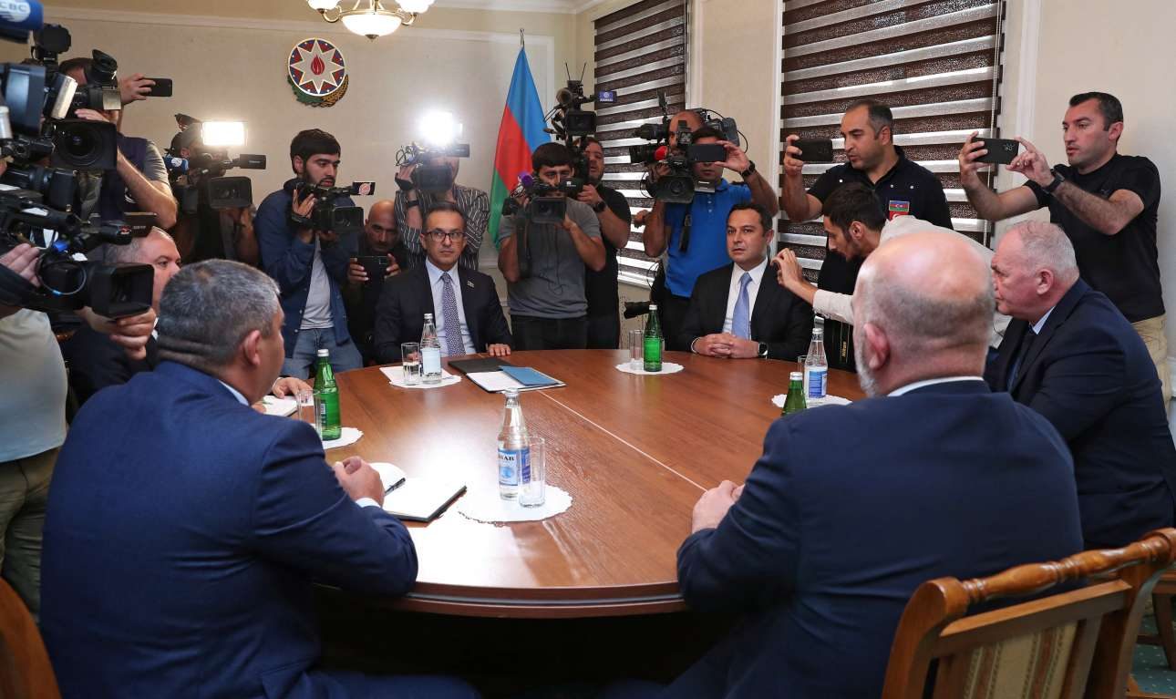 Ναγκόρνο Καραμπάχ: Ξεκίνησαν οι συνομιλίες ανάμεσα στους Αζέρους και τους Αρμενίους