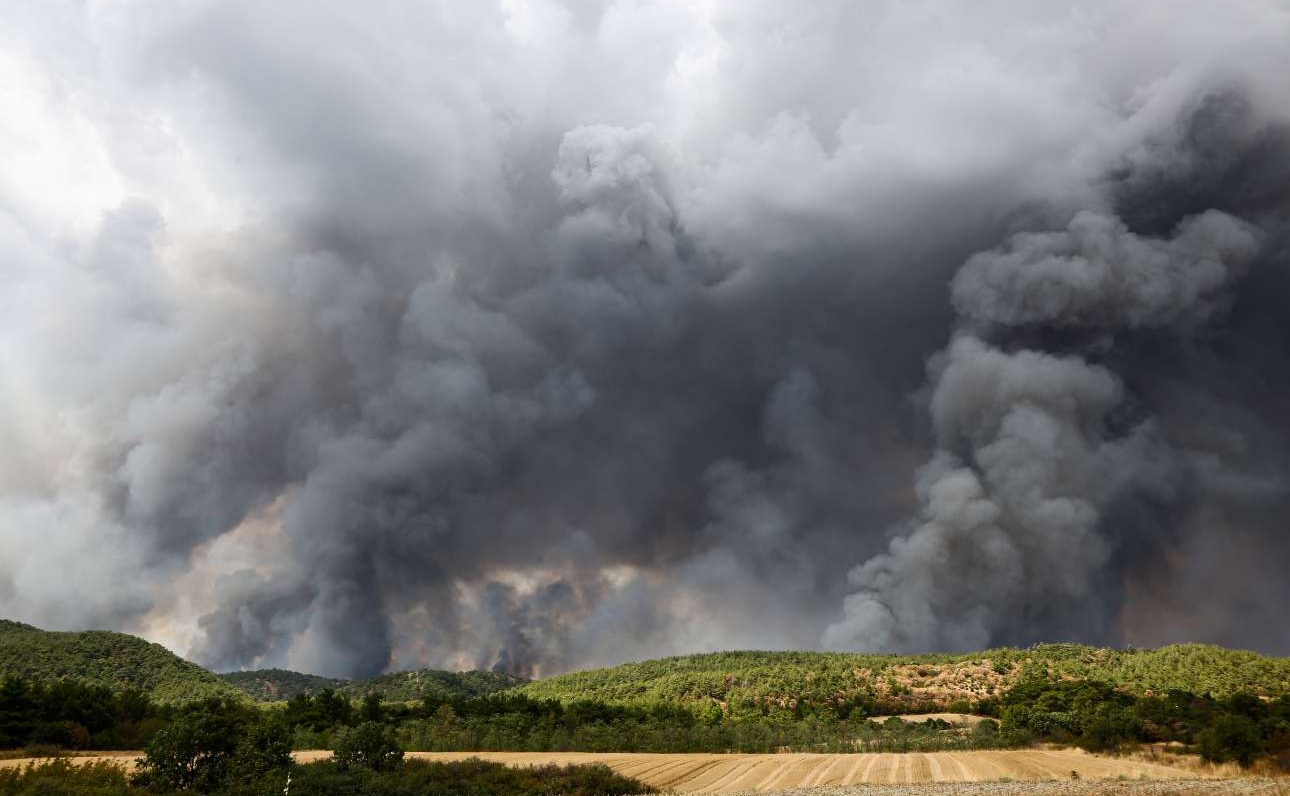 Ο Εβρος καίγεται επί μισό μήνα – 15η ημέρα μάχης με τις φλόγες