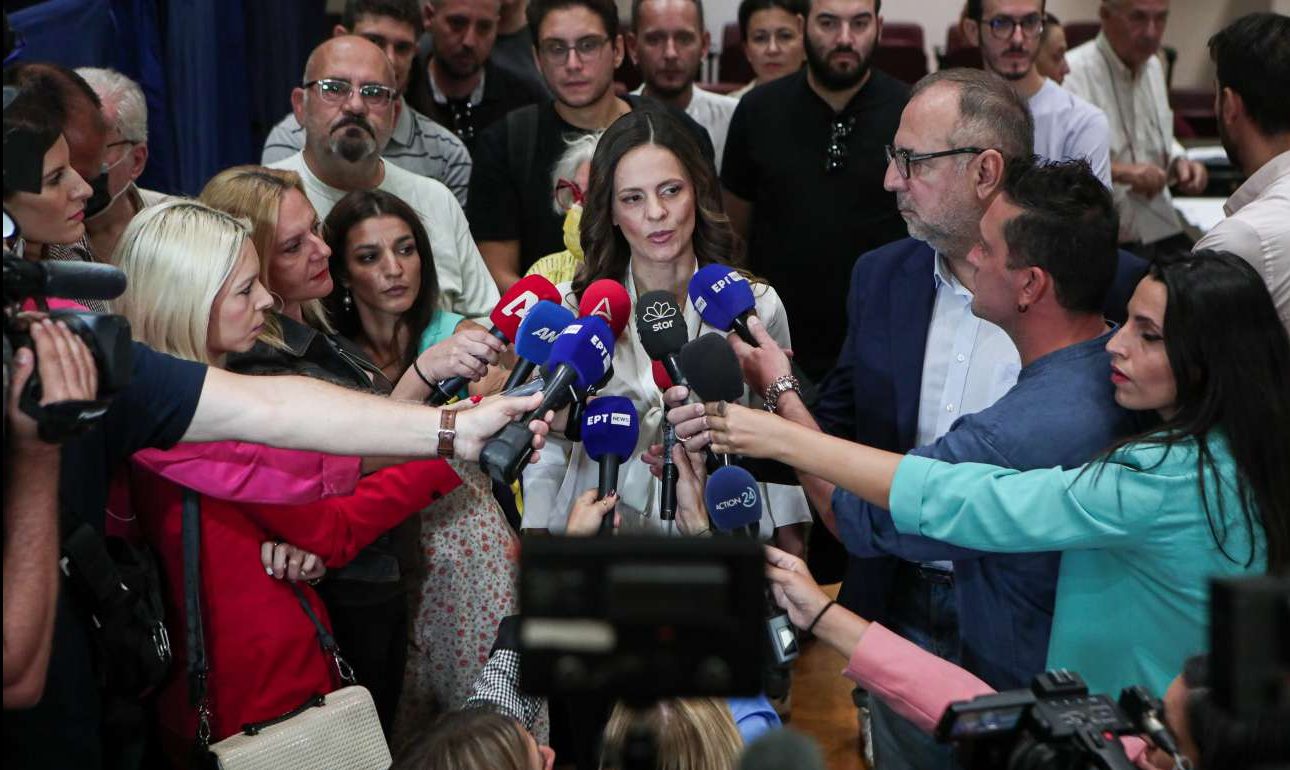Ψήφισε η Αχτσιόγλου: «Πιστεύω το βράδυ θα είμαστε όλοι πιο χαμογελαστοί»